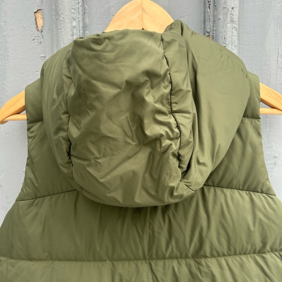 Lululemon khaki weightless wonder down vest, size 8 - Picture 6 of 11